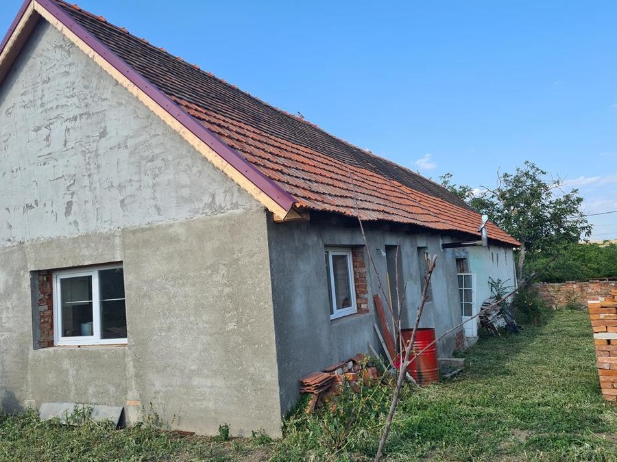 Casa si teren Petrovaselo