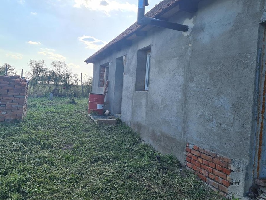 Casa si teren Petrovaselo