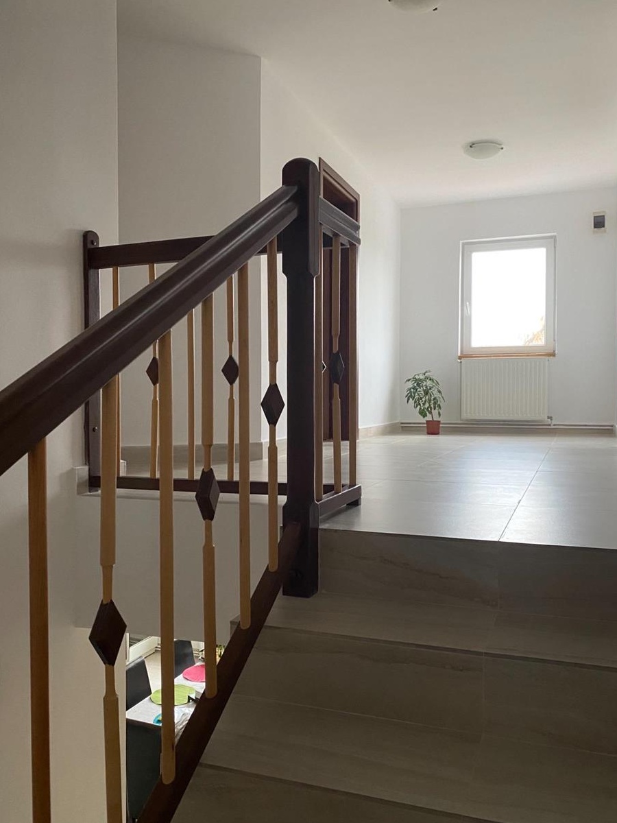 Casa Stupini prim proprietar P+ E, 4 camere + dependinte