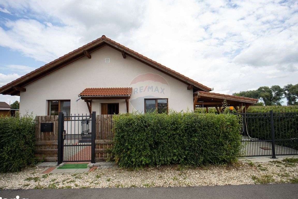 Casa superba individuala de vânzare în Stupini (Comision 0%)