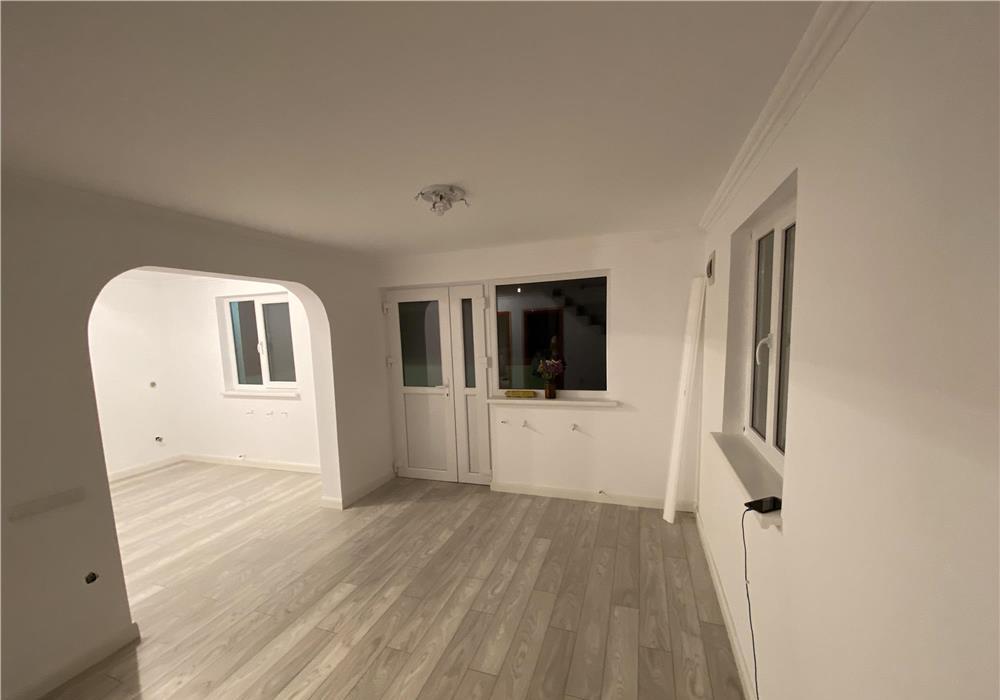 Casa + Teren langa scoala Calugareni la drumul principal