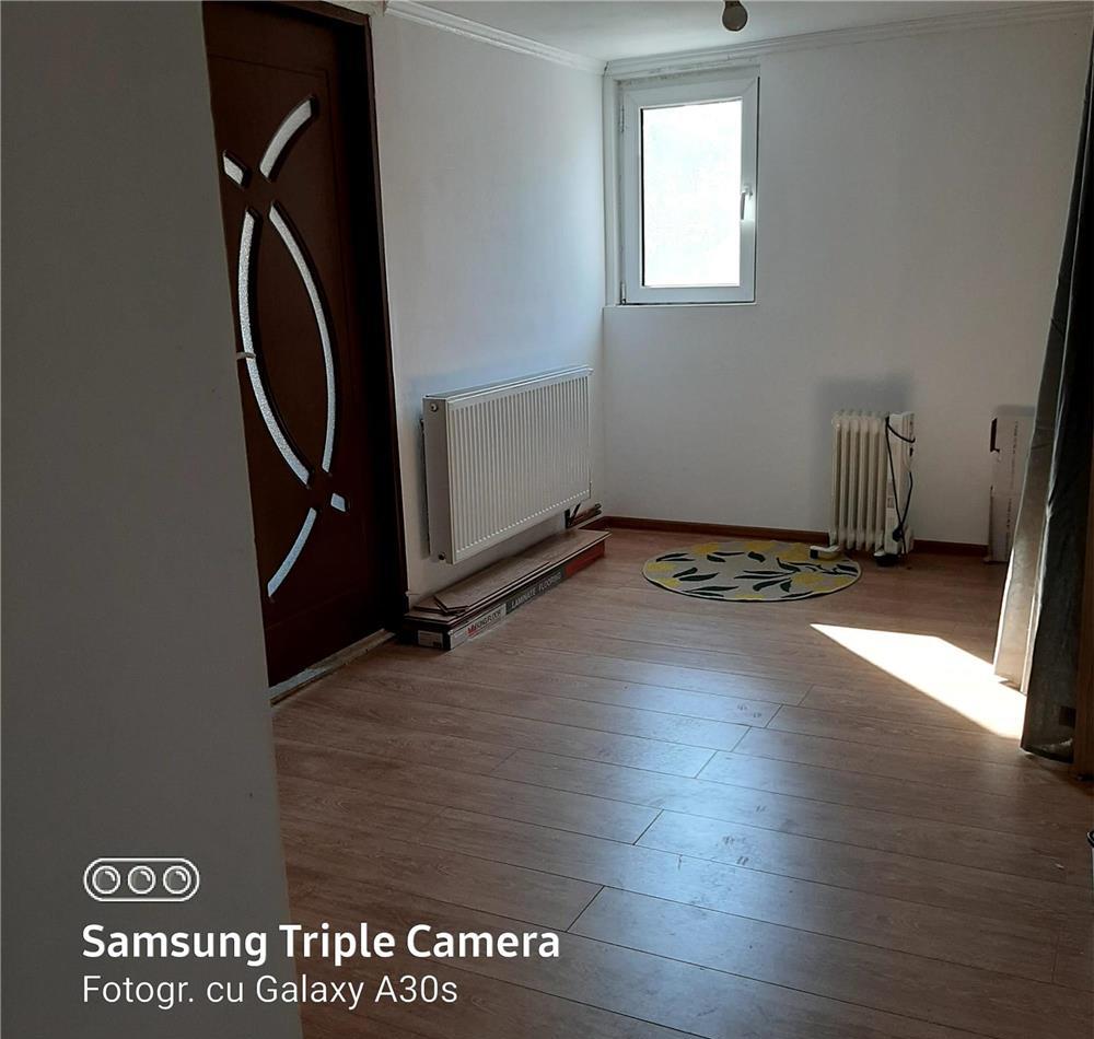 Casa tip vila la 5 minute de piata Victoriei