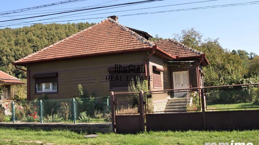 Casa traditionala 4 camere plus anexe in Brad EXCLUSIV - comision 0