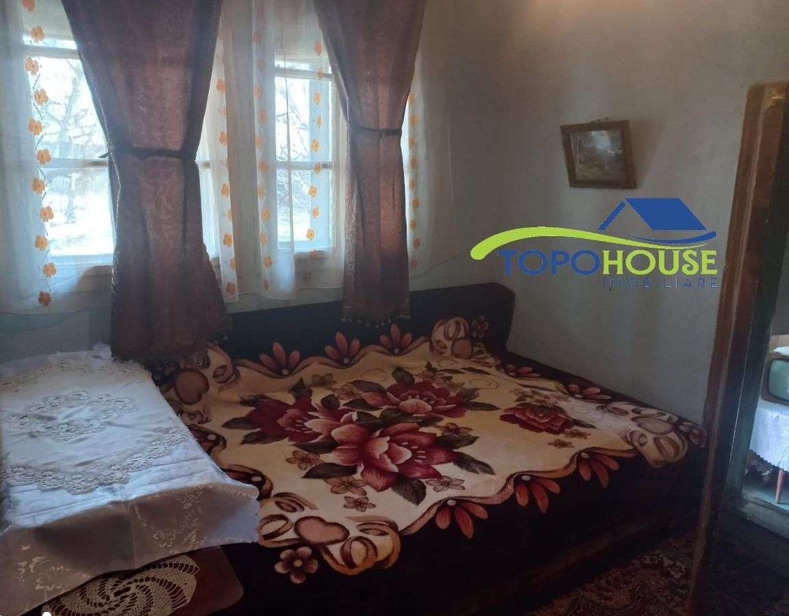 Casa veche Dealu Perjului- Oncești, teren 2500 mp