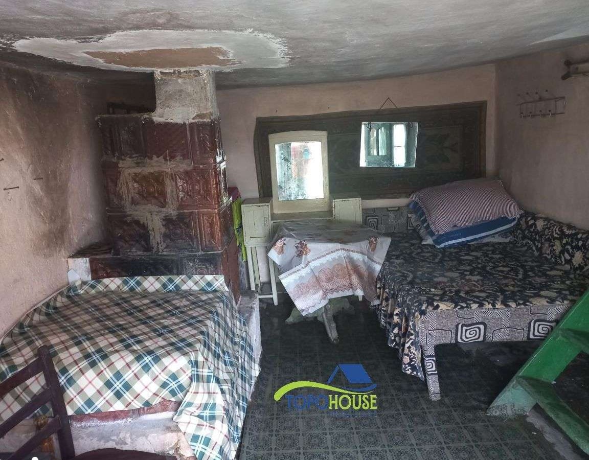 Casa veche Dealu Perjului- Oncești, teren 2500 mp