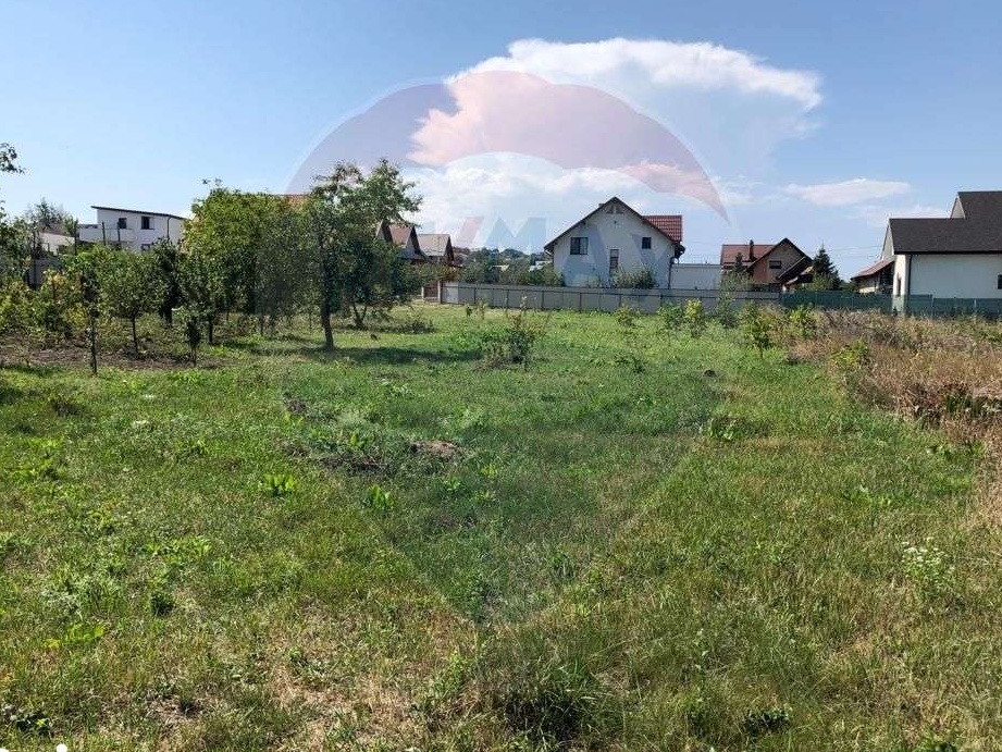 Casă / Vilă cu 1000mp teren de vânzare în Ipotești