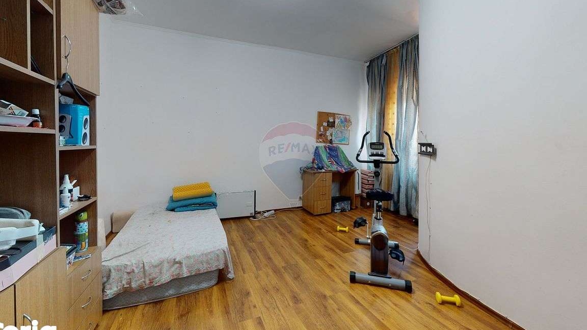 Casă / Vilă cu 12 camere de vânzare în zona Andronache