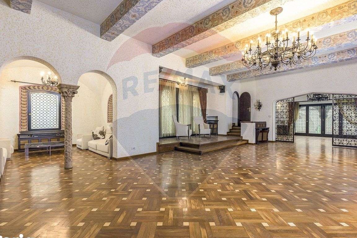 Casă / Vilă cu 29 camere în zona Capitale
