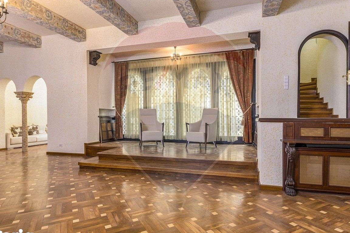 Casă / Vilă cu 29 camere în zona Capitale