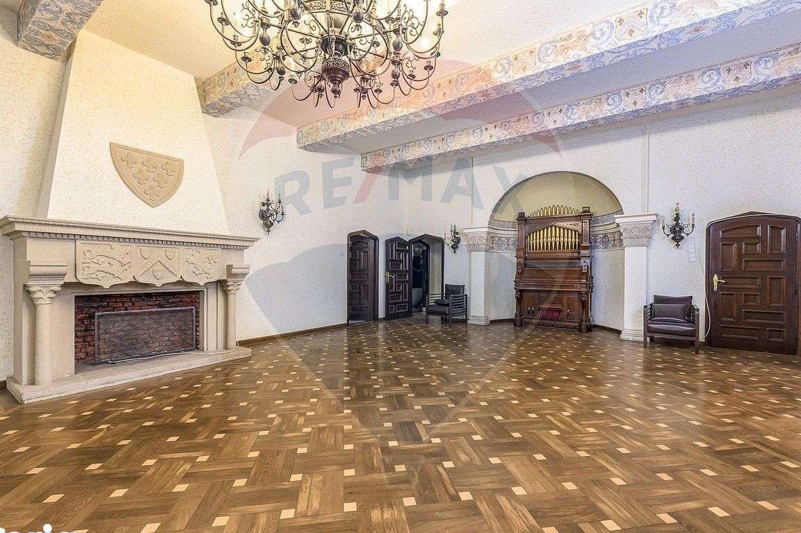 Casă / Vilă cu 29 camere în zona Capitale