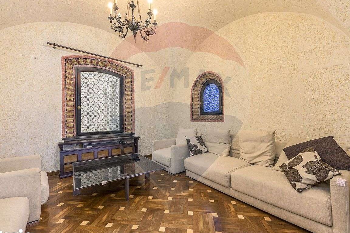 Casă / Vilă cu 29 camere în zona Capitale