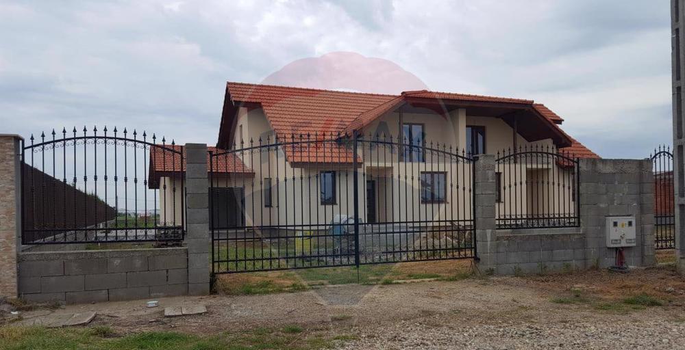 Casă / Vilă cu 3 camere de vânzare