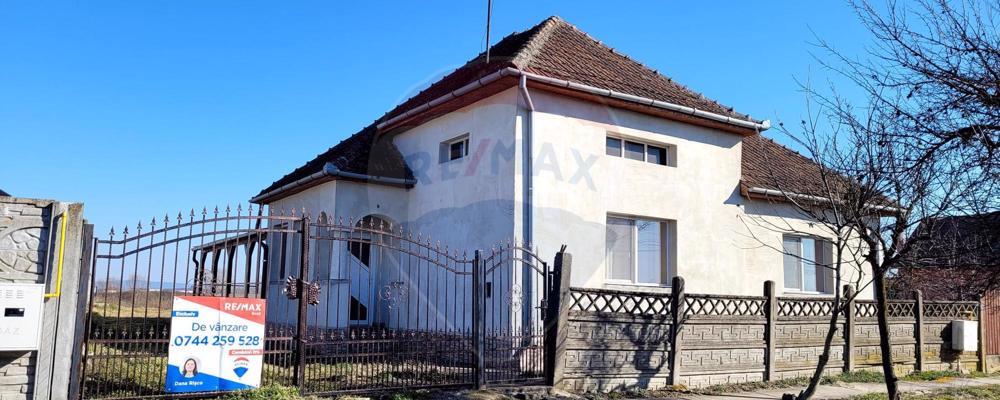 Casă / Vilă cu 3 camere de vânzare în Mădăras