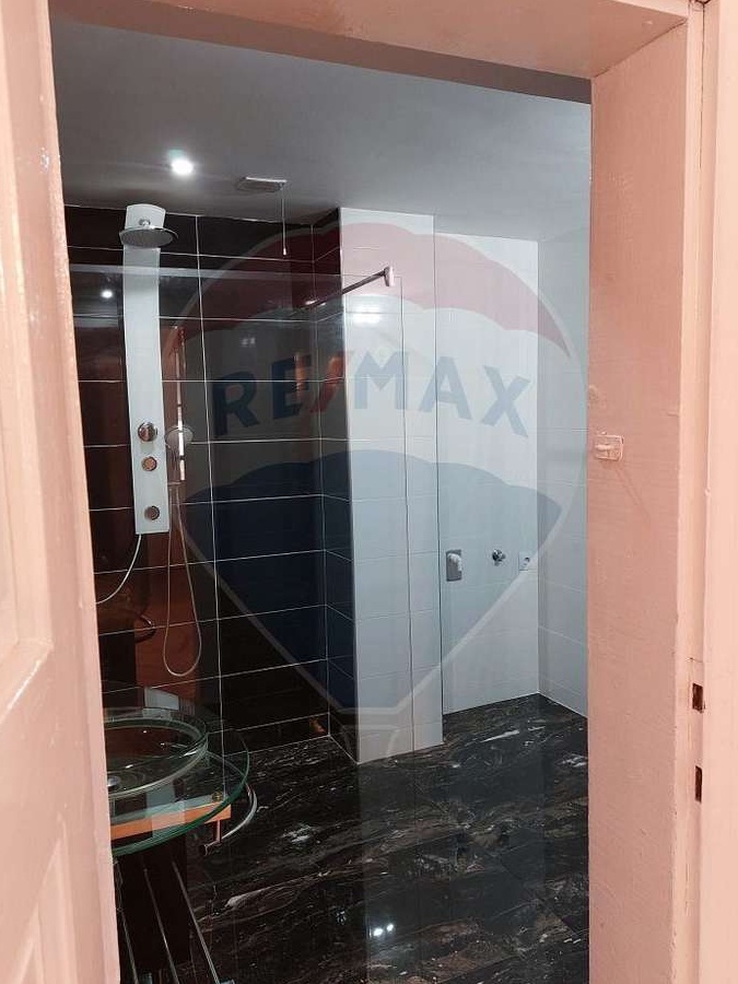Casă / Vilă cu 3 camere de vânzare în zona Central