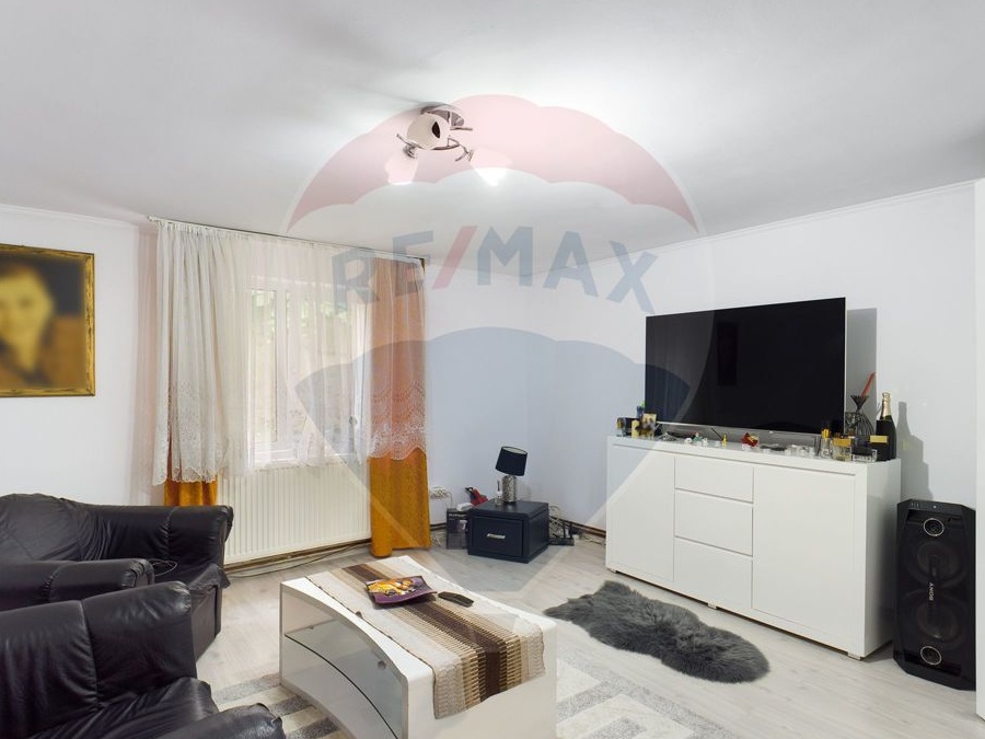 Casă / Vilă cu 3 camere de vânzare în zona Zorilor