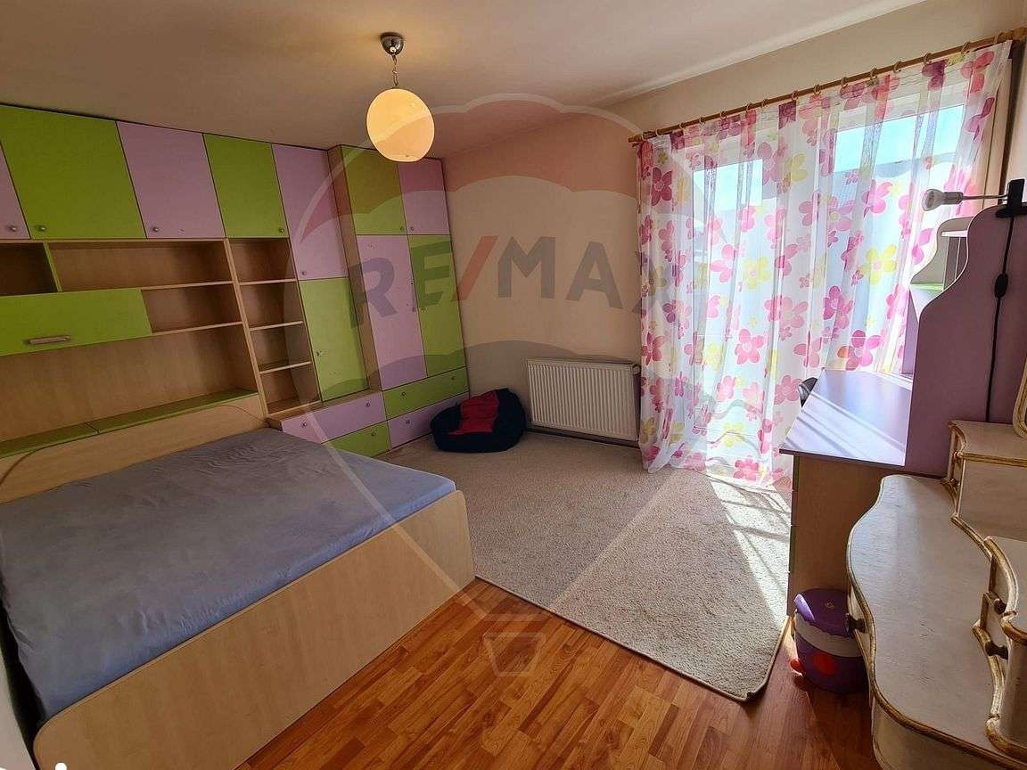 Casă / Vilă cu 4 camere de închiriat
