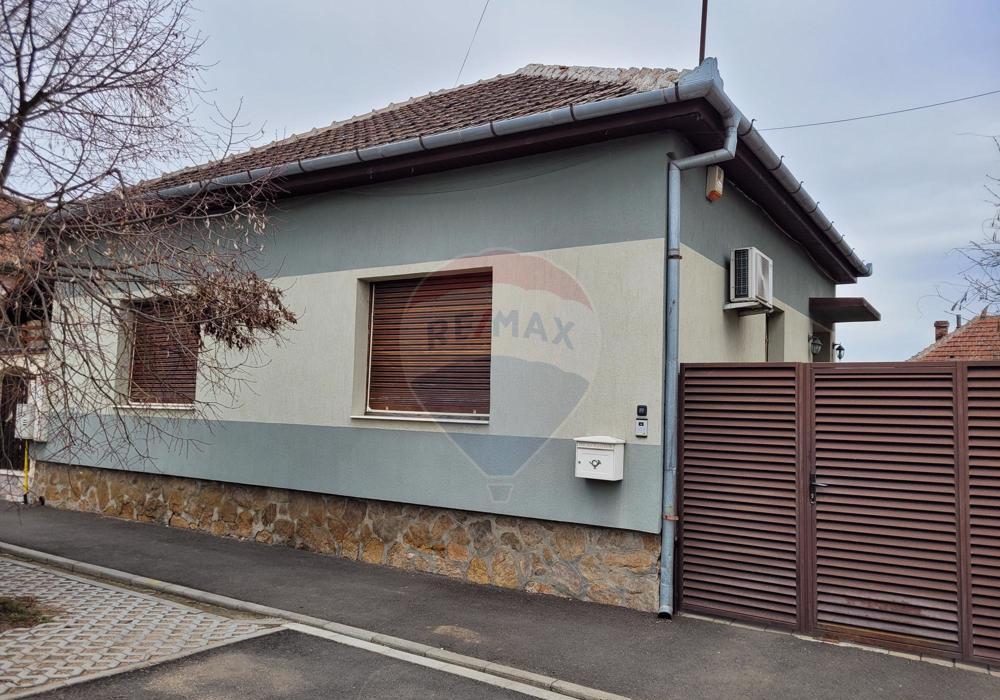 Casă / Vilă cu 4 camere de vânzare în zona Aradul Nou
