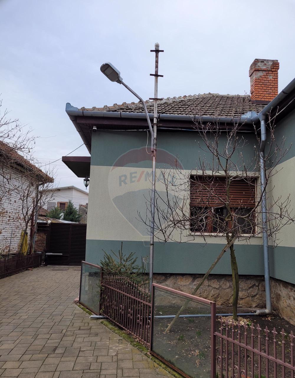 Casă / Vilă cu 4 camere de vânzare în zona Aradul Nou
