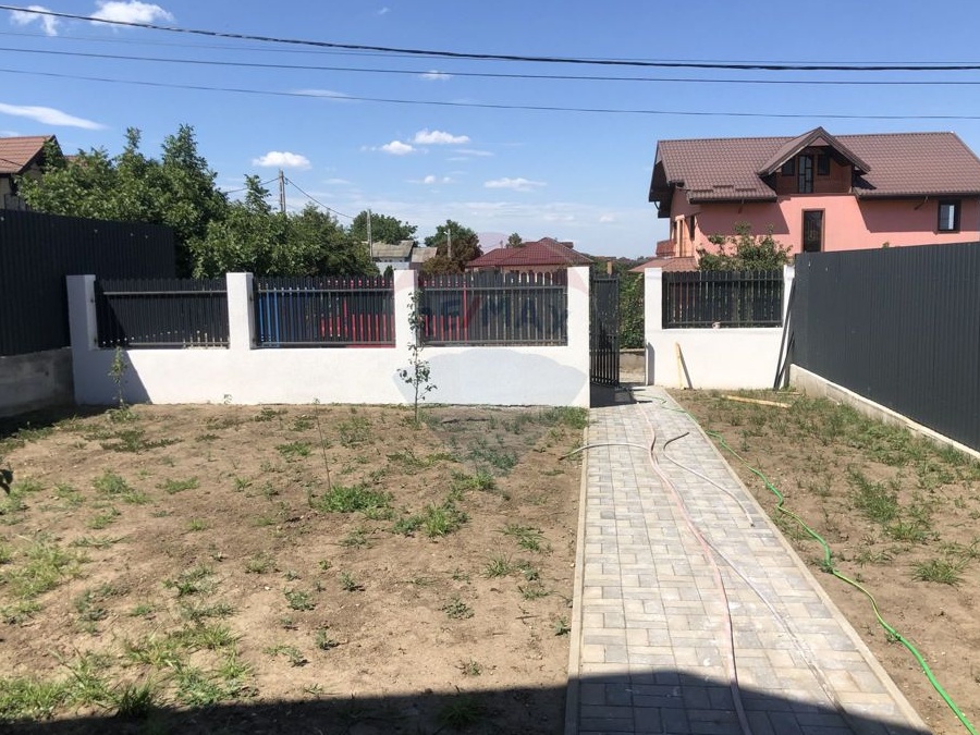 Casă / Vilă cu 4 camere de vânzare,Sărata