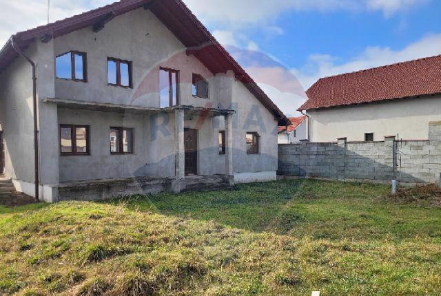 Casă / Vilă cu 5 camere de vânzare