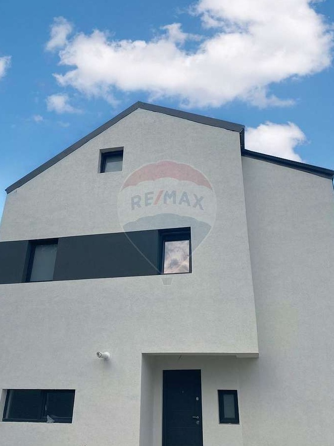 Casă / Vilă cu 5 camere de vânzare în Otopeni