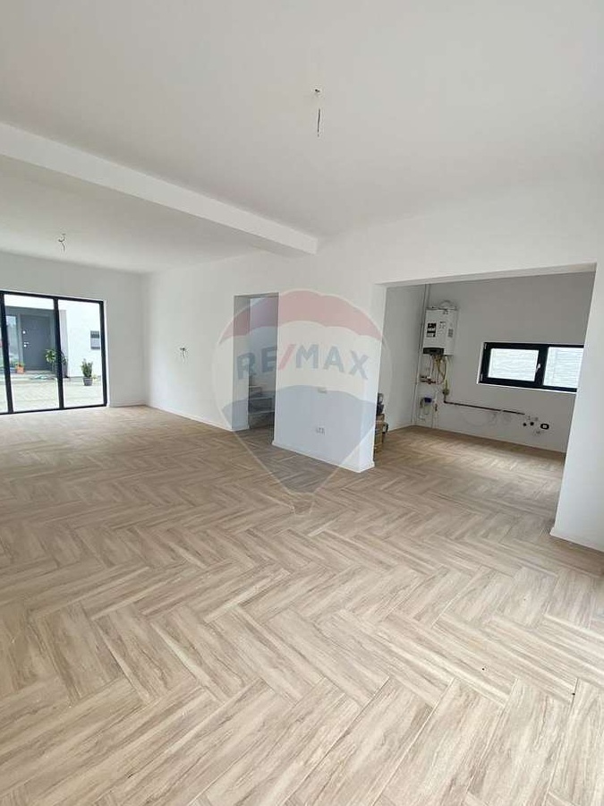 Casă / Vilă cu 5 camere de vânzare în Otopeni