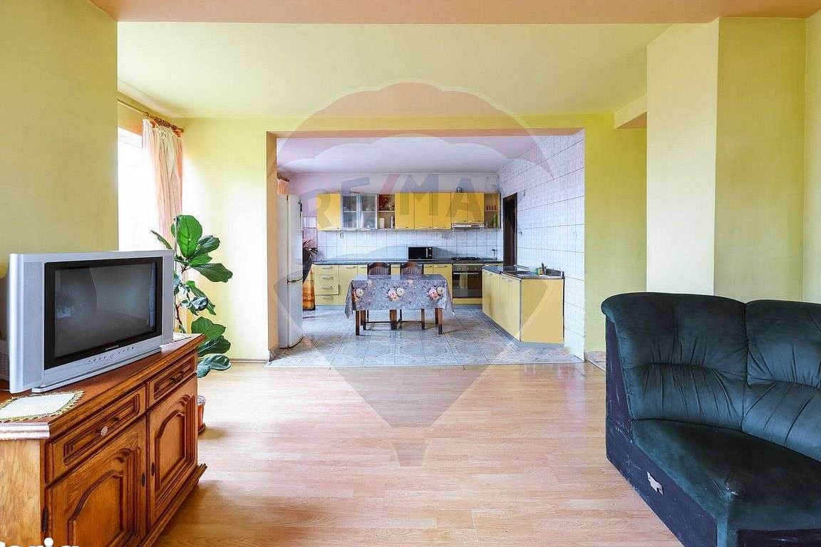 Casă / Vilă cu 6 camere de vânzare în zona Cantemir