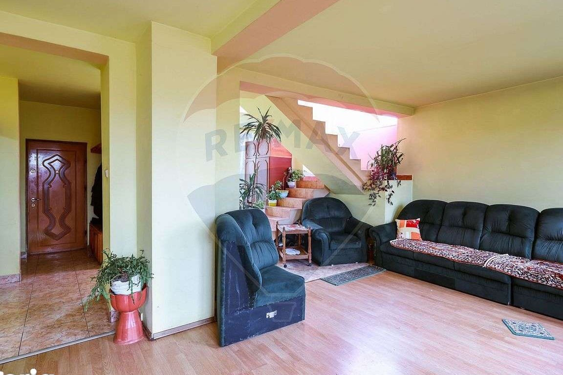 Casă / Vilă cu 6 camere de vânzare în zona Cantemir