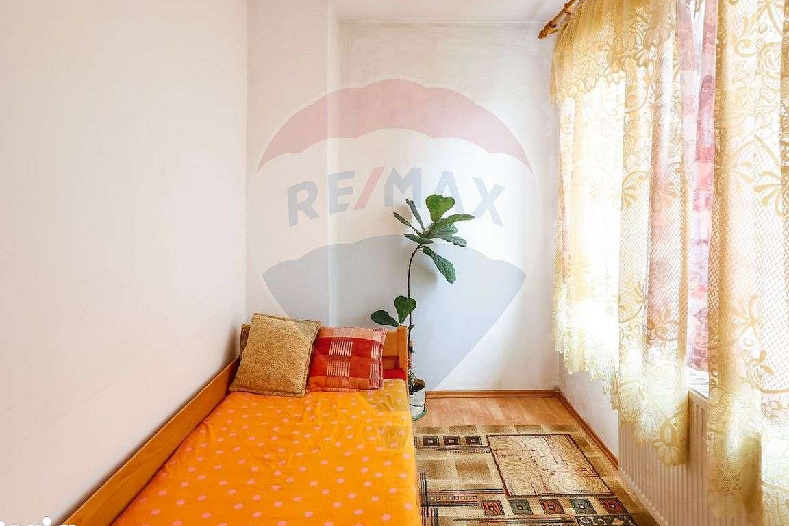 Casă / Vilă cu 6 camere de vânzare în zona Cantemir
