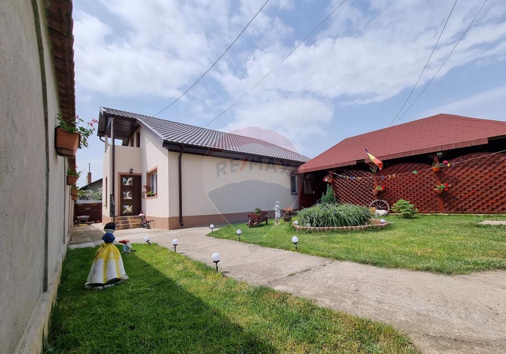 Casă / Vilă cu 6 camere de vânzare Valu lui Traian Oportunitate