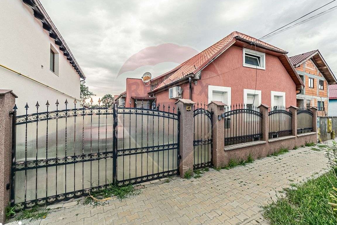 Casă / Vilă cu 7 camere de vânzare in zona Vladimirescu