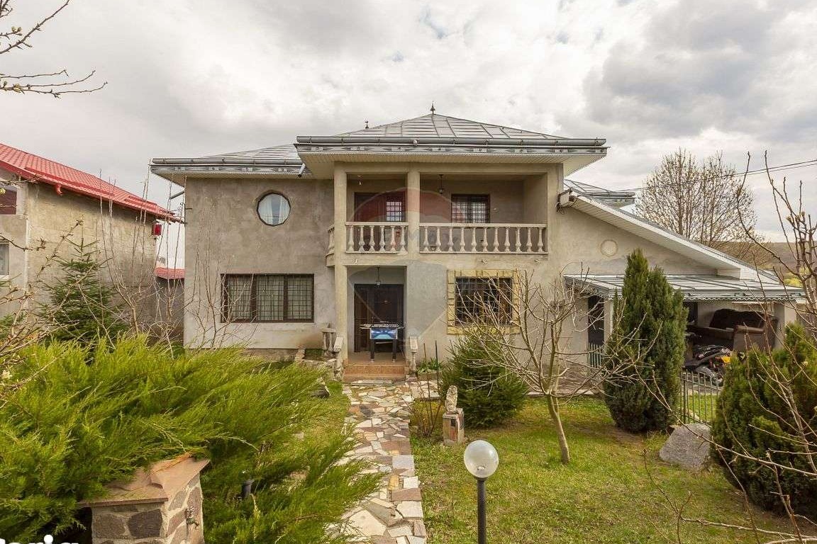 Casă / Vilă cu 7 camere de vânzare, Zapodia, Bacău