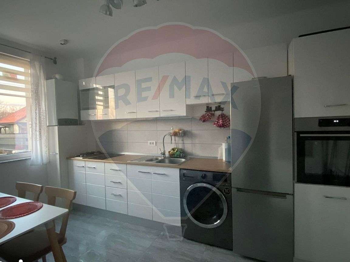 Casă / Vilă de inchiriat cu 4 camere in Otopeni