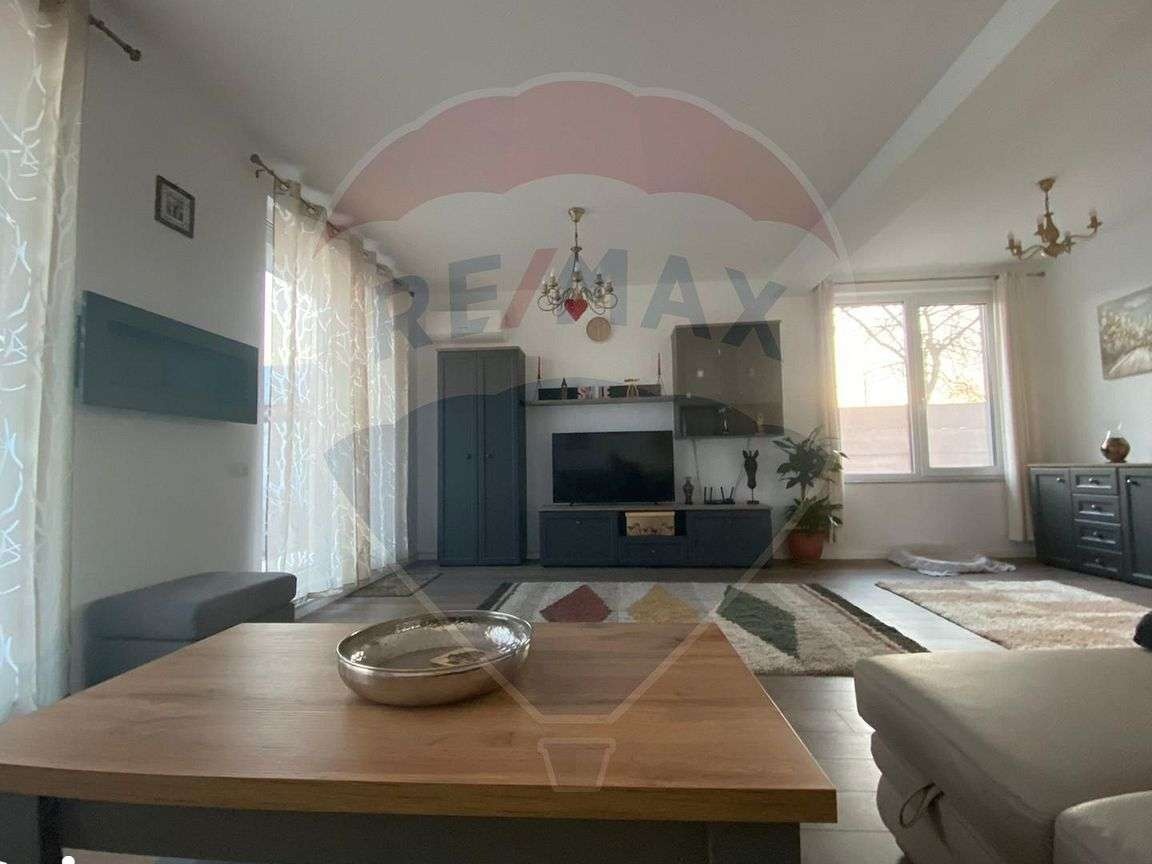 Casă / Vilă de inchiriat cu 4 camere in Otopeni