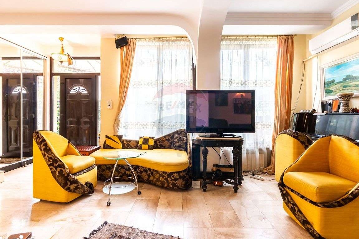 Casă / Vilă în zona Dacia/ Mosilor
