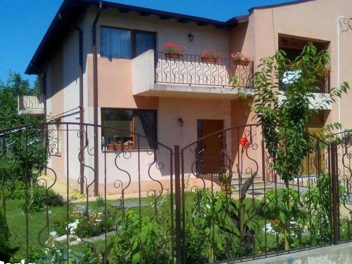 Casa,str.Primaverii,Stefanesti .