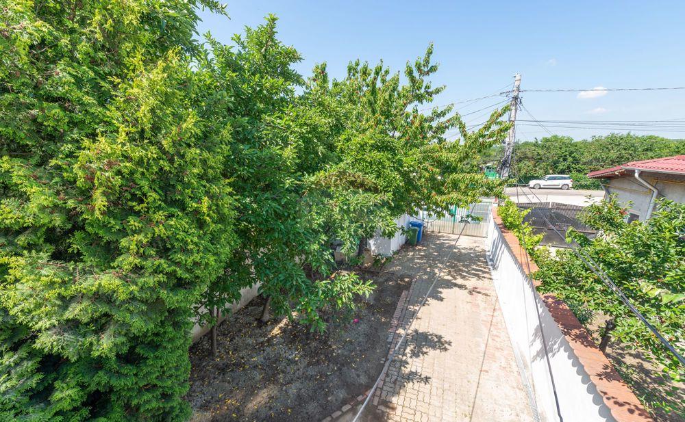 Casa/Vila 6 camere de vanzare, Spatiu comercial parter, garaj, curte