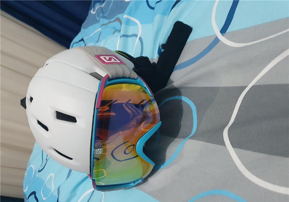 Casca Ski Salomon si ochelari ski dama