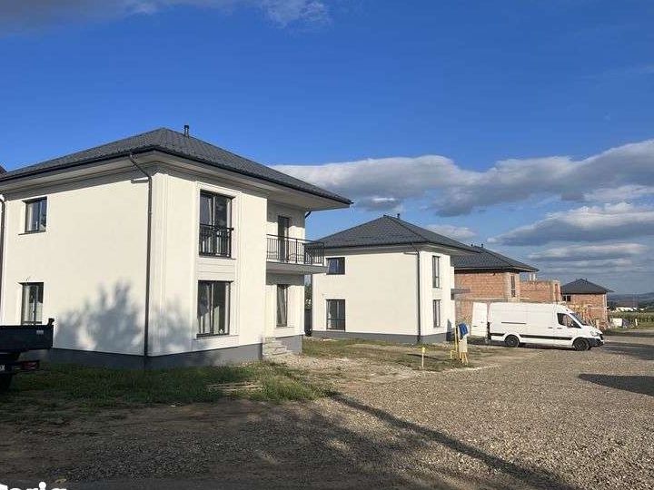 Case de vânzare in lisaura ipotesti