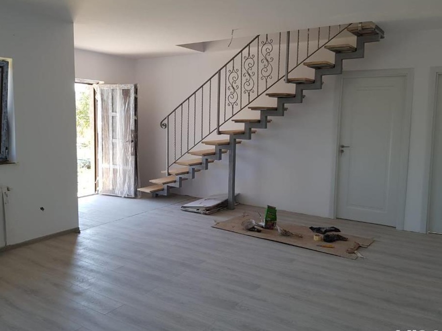 CASE NOI 109 mp la CHEIE, SĂRATA 6 km BACĂU 95000 Euro Negociabil