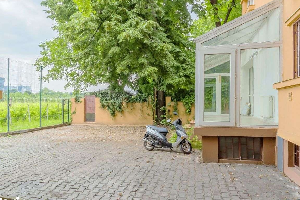 Casin, vila cu vedere libera spre parc