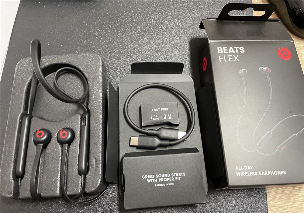 Casti Audio In Ear Beats Flex, Wireless, Bluetooth, Microfon, Autonomie 12 ore, Black. Încărcate o s