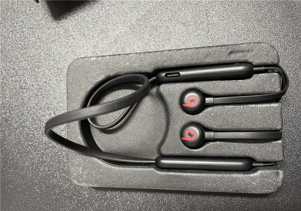 Casti Audio In Ear Beats Flex, Wireless, Bluetooth, Microfon, Autonomie 12 ore, Black. Încărcate o s