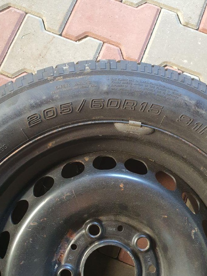cauciuc nou cu jantă 205/60/15