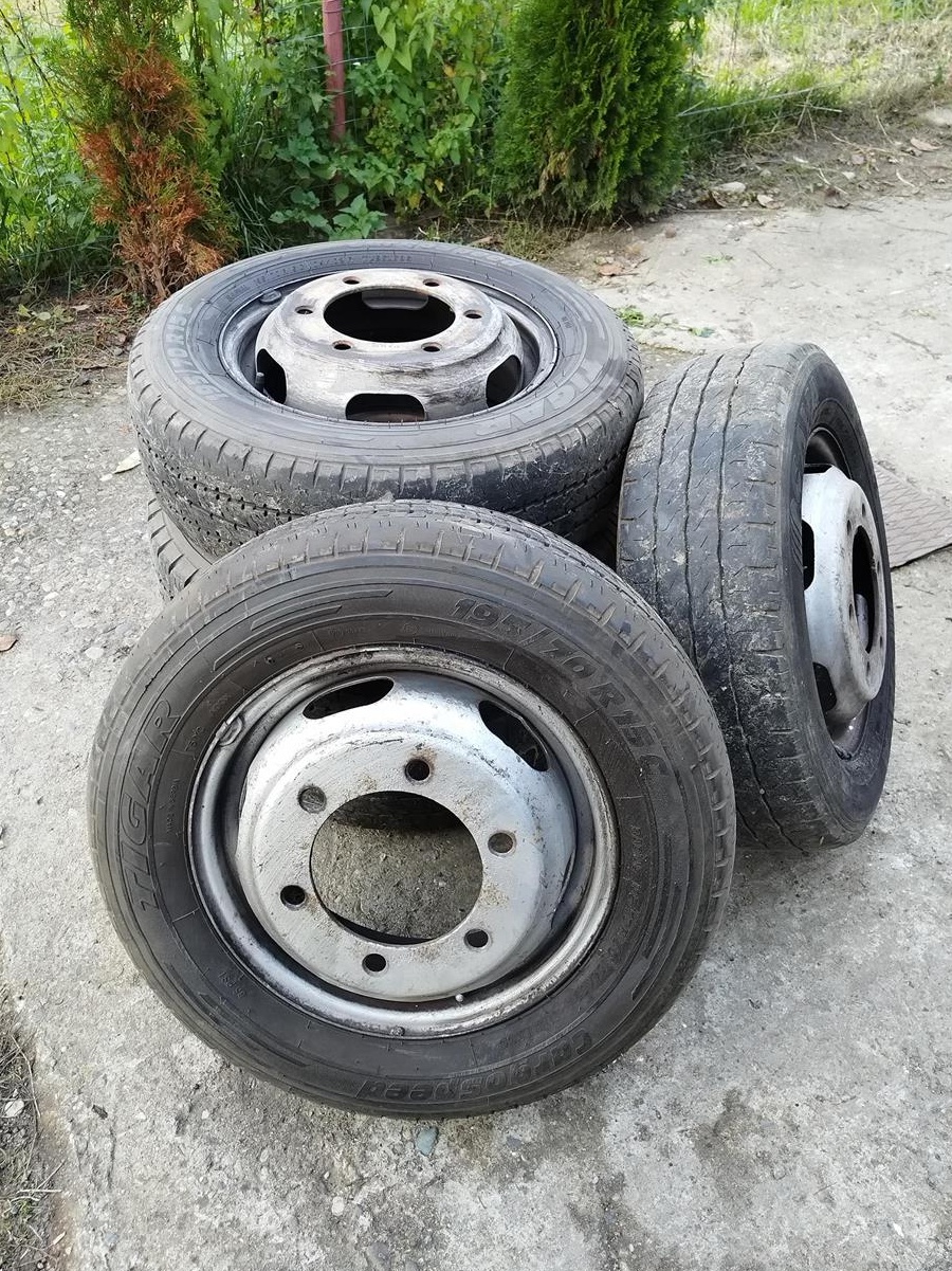 Cauciucuri + jante 195/70 R15C