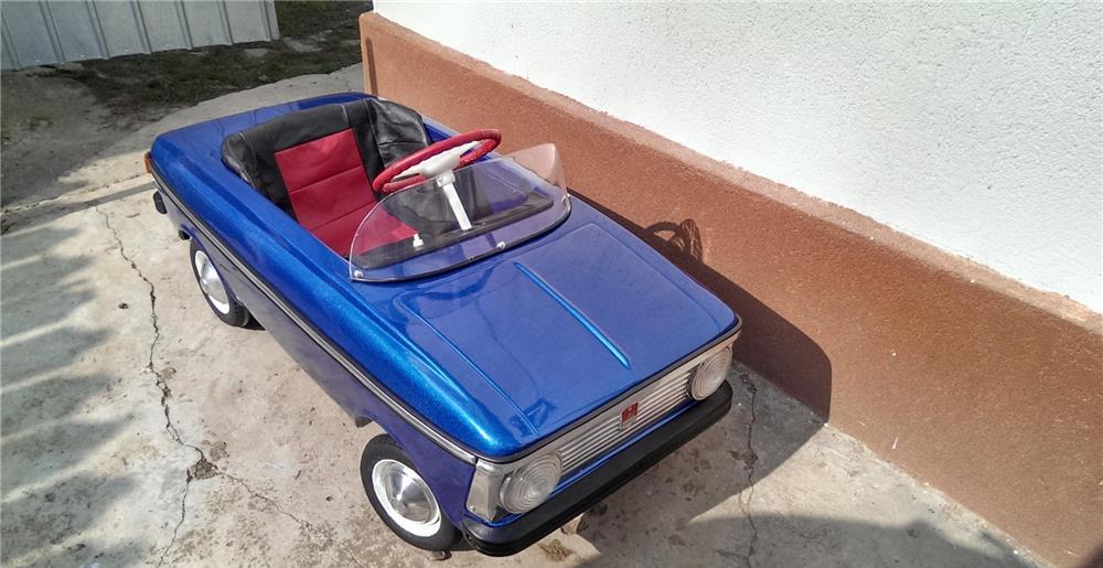 Caut masinute cu pedale din tabla, vechi si in orice stare