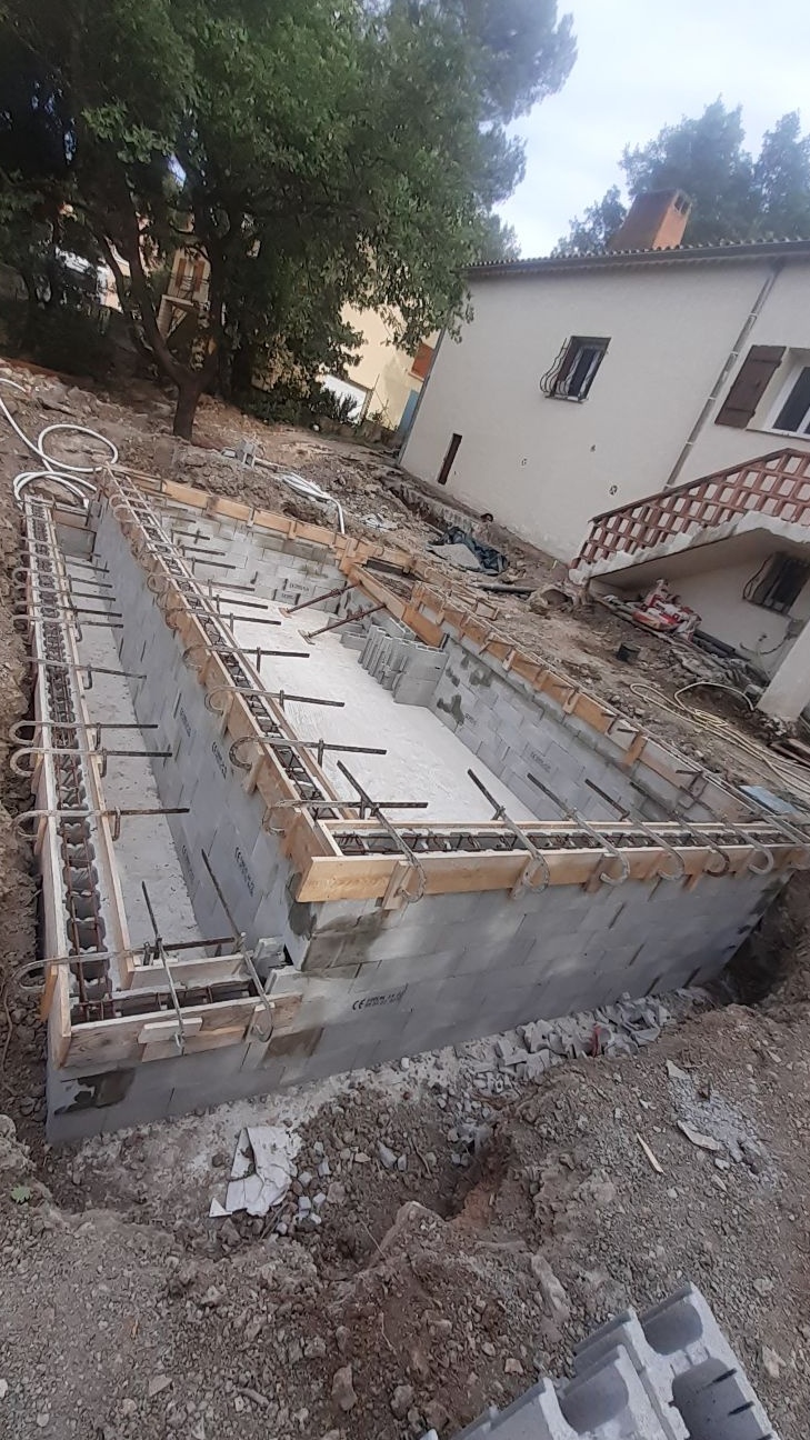 Caut muncitori in conctructi