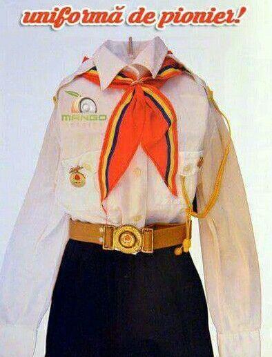 Caut uniforme si efecte de pionieri si soimi ai patriei
