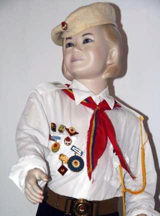 Caut uniforme si efecte de pionieri si soimi ai patriei
