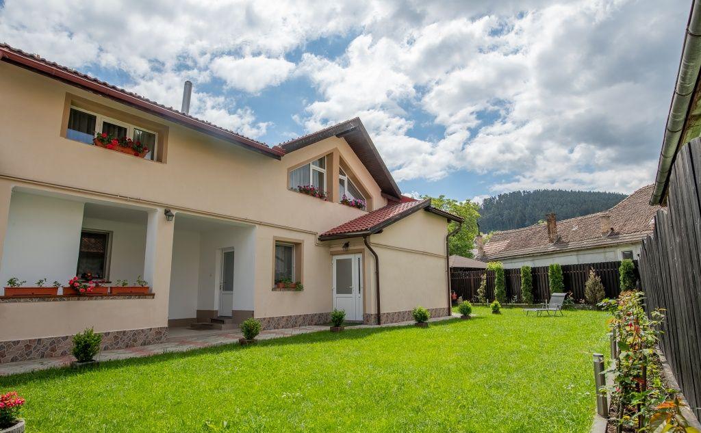 Cazare brasov,regim hotelier, 3 camere la casa ,150mp,Sacele,central